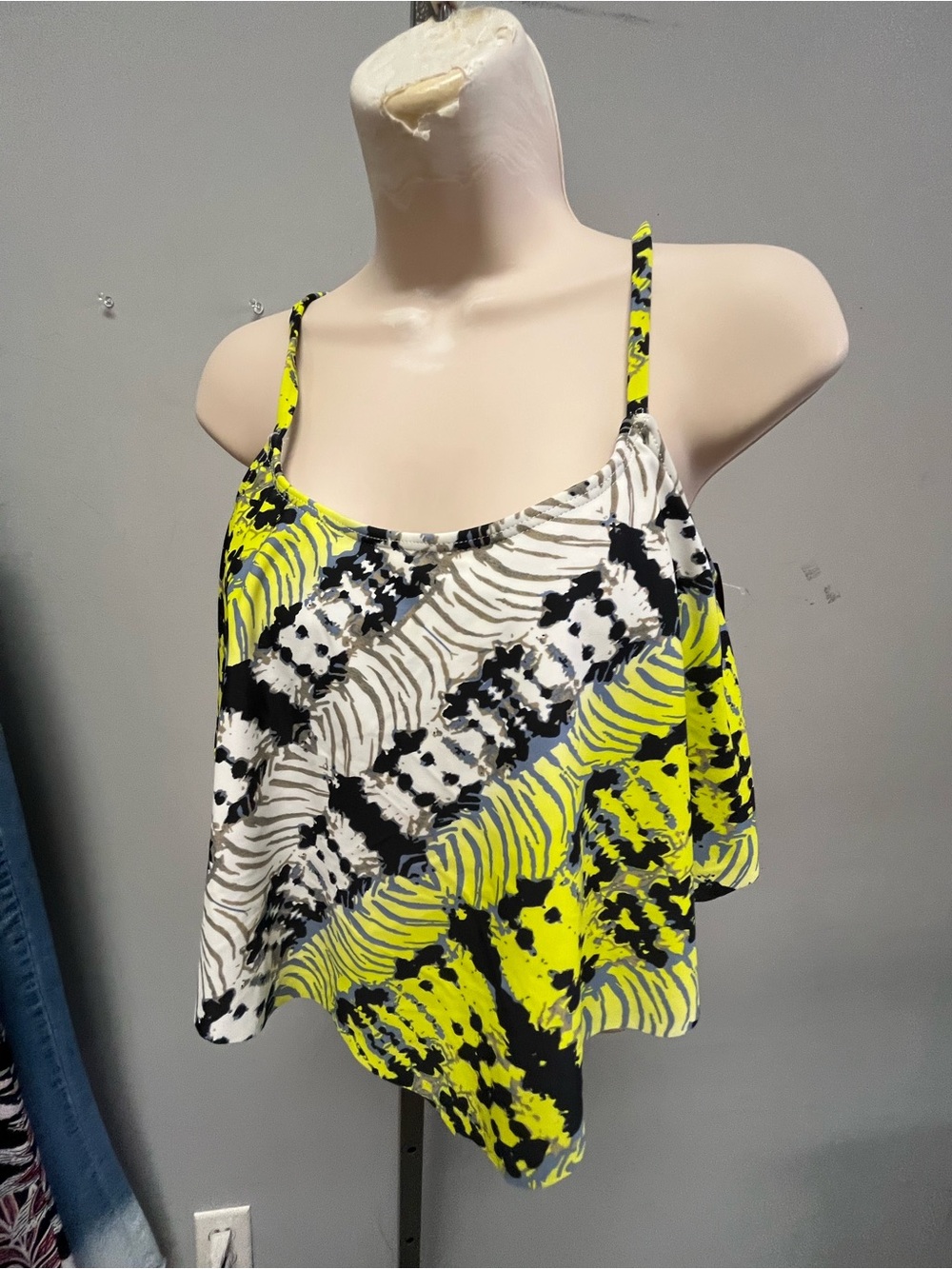 1057 / antique Women’s Neon Yellow Patterned Spaghetti Strap Tank Top size M